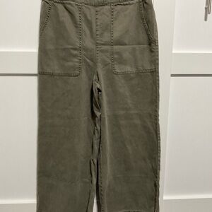 Nicole Miller woman’s Khaki wide leg capri pants